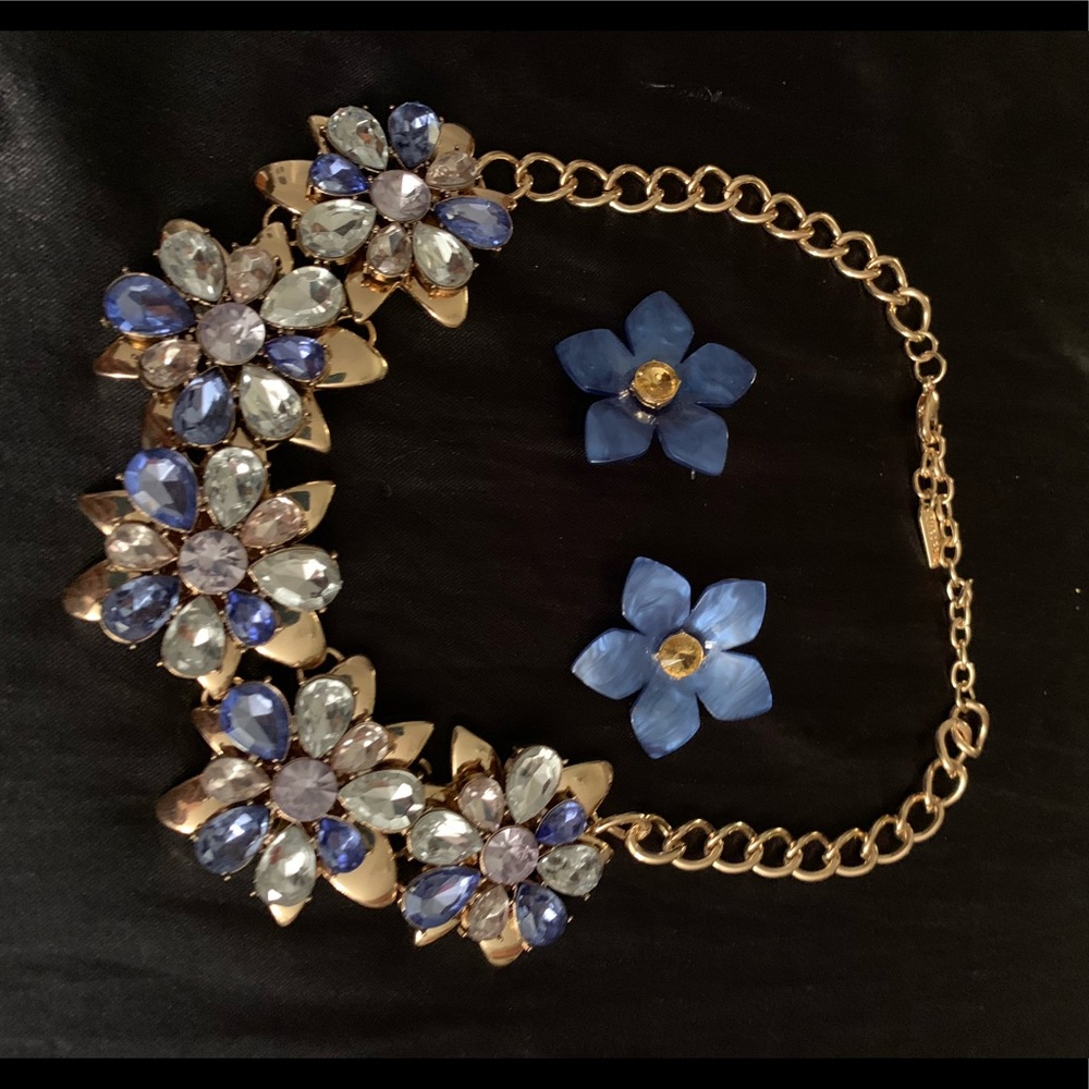 Neckpiece w/matching earrings